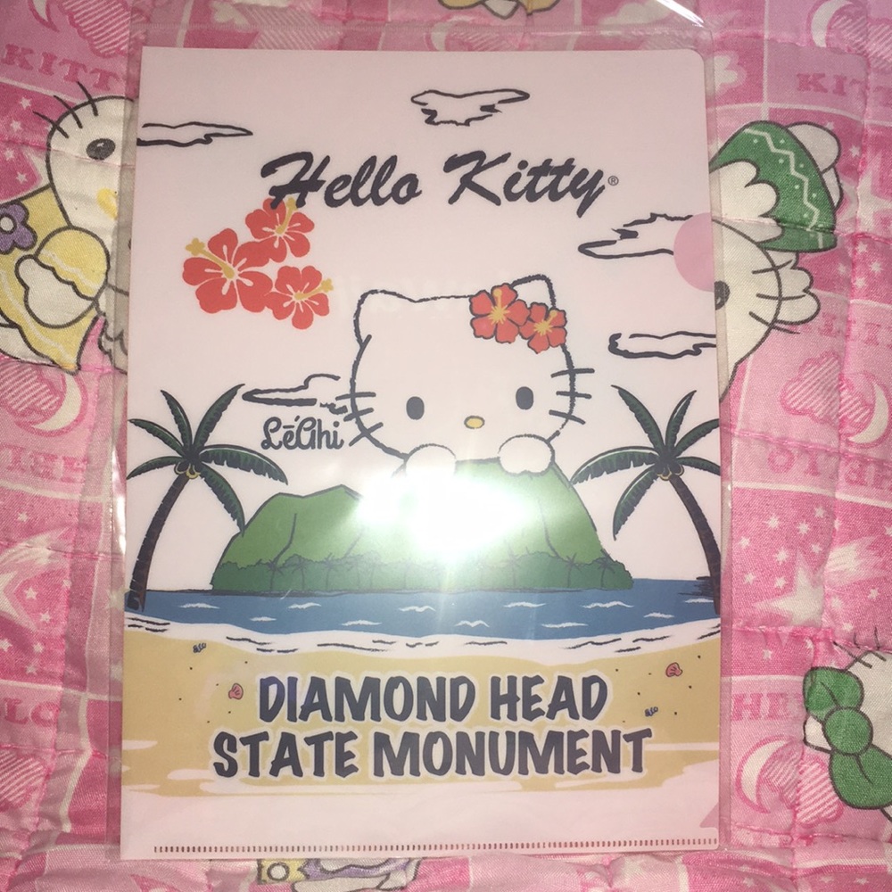 Hello Kitty “Hibiscus Diamond Head” Folder